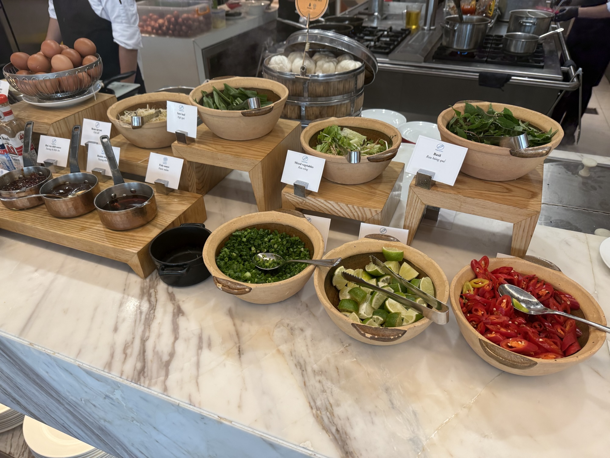 ベトナム麺料理の薬味コーナー