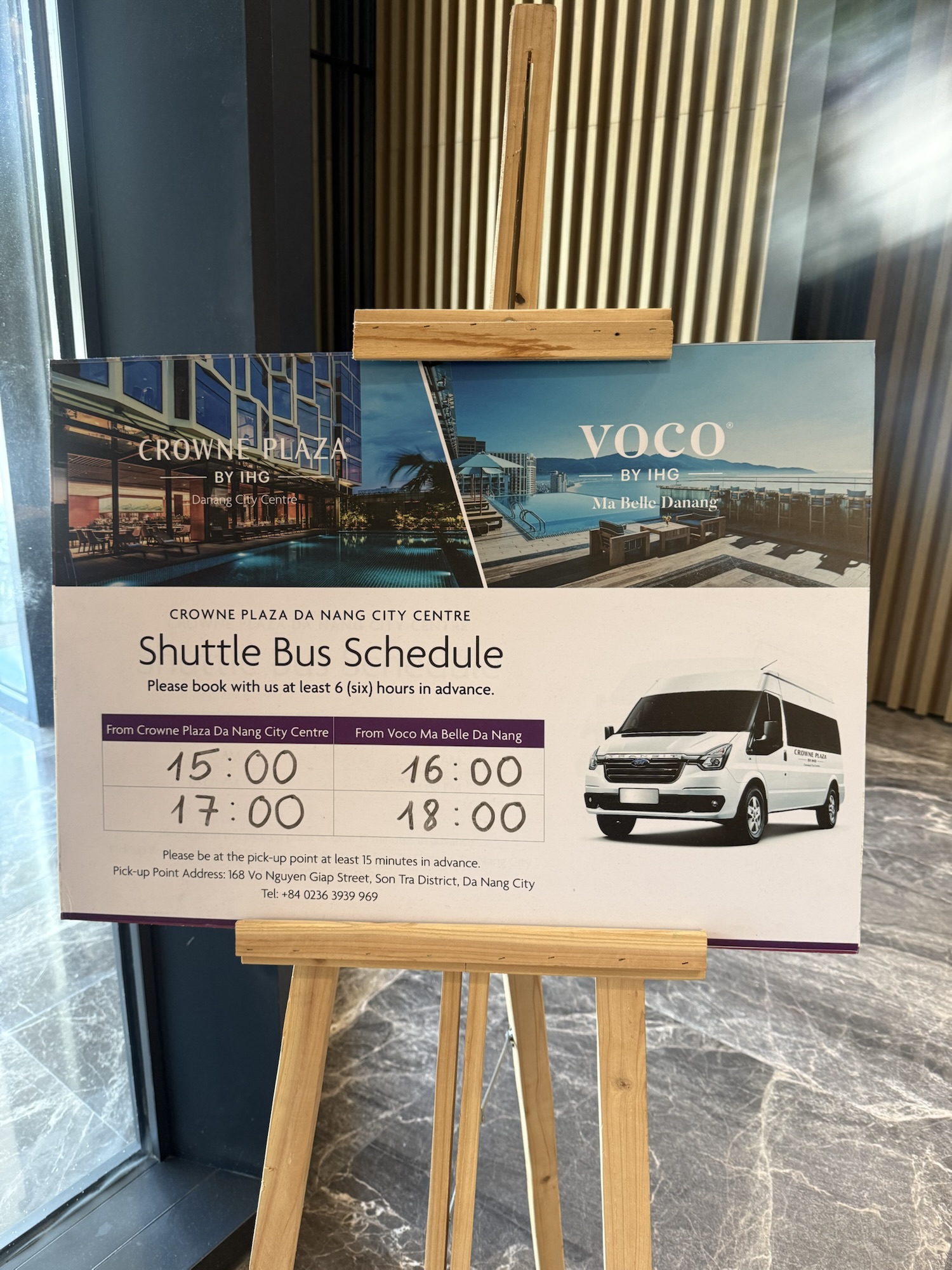 Crowne Plaza Danang City Centreとvoco Ma Belle Danangを結ぶ無料シャトルの時刻表
