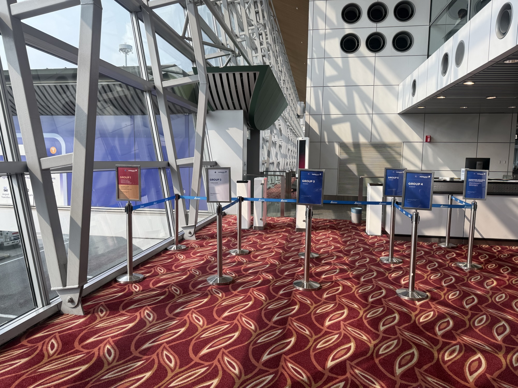 MH1152便搭乗前のゲートエリア