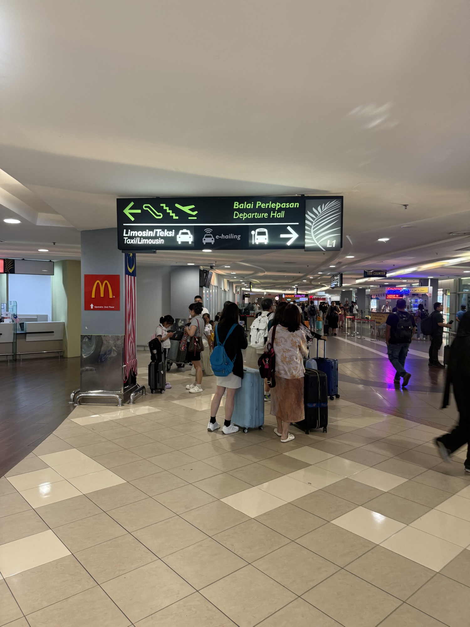 ペナン国際空港到着ロビーにあるe-hailingの案内表示
