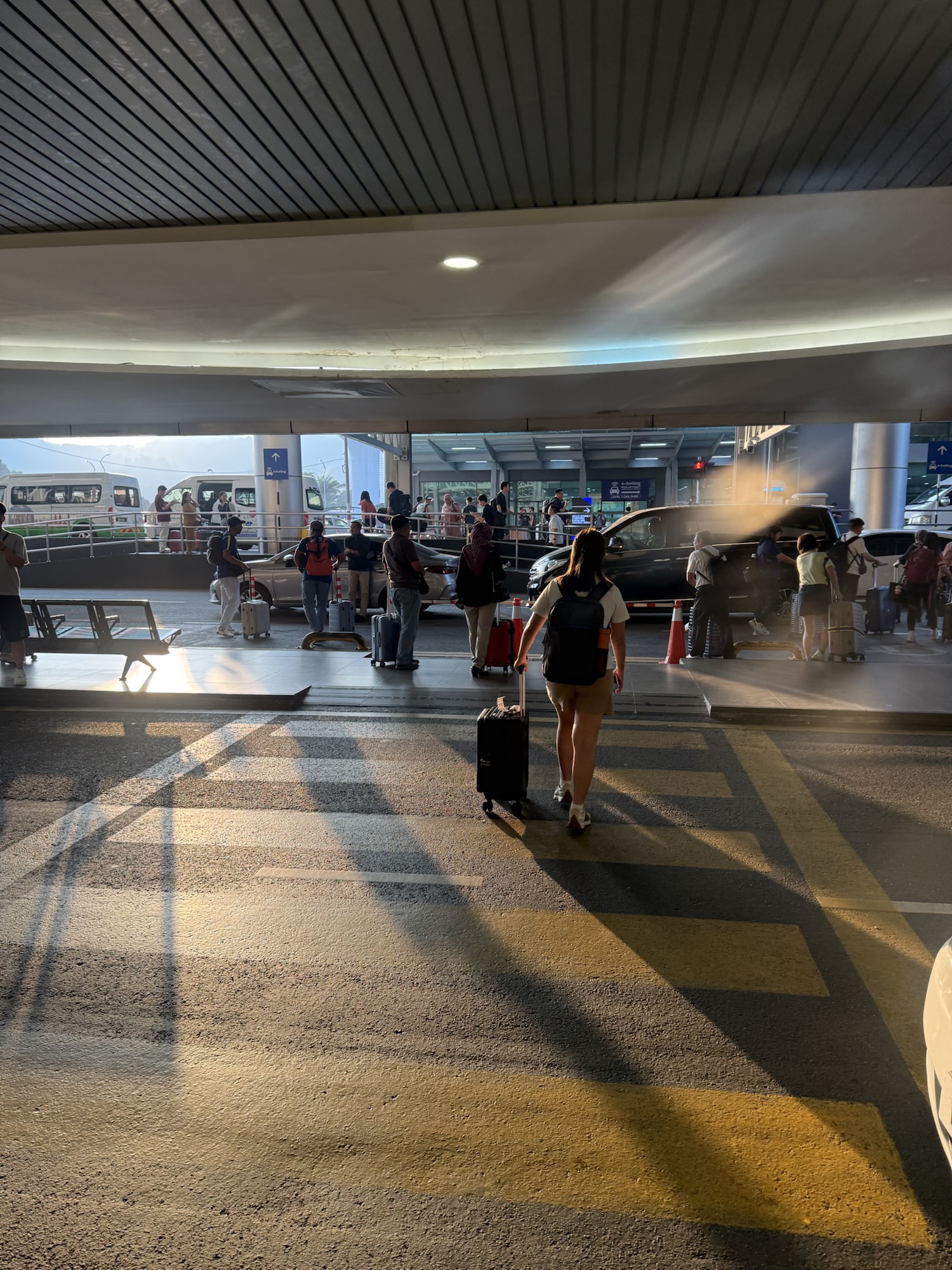 ペナン国際空港1番出口から駐車場側へ向かう場所