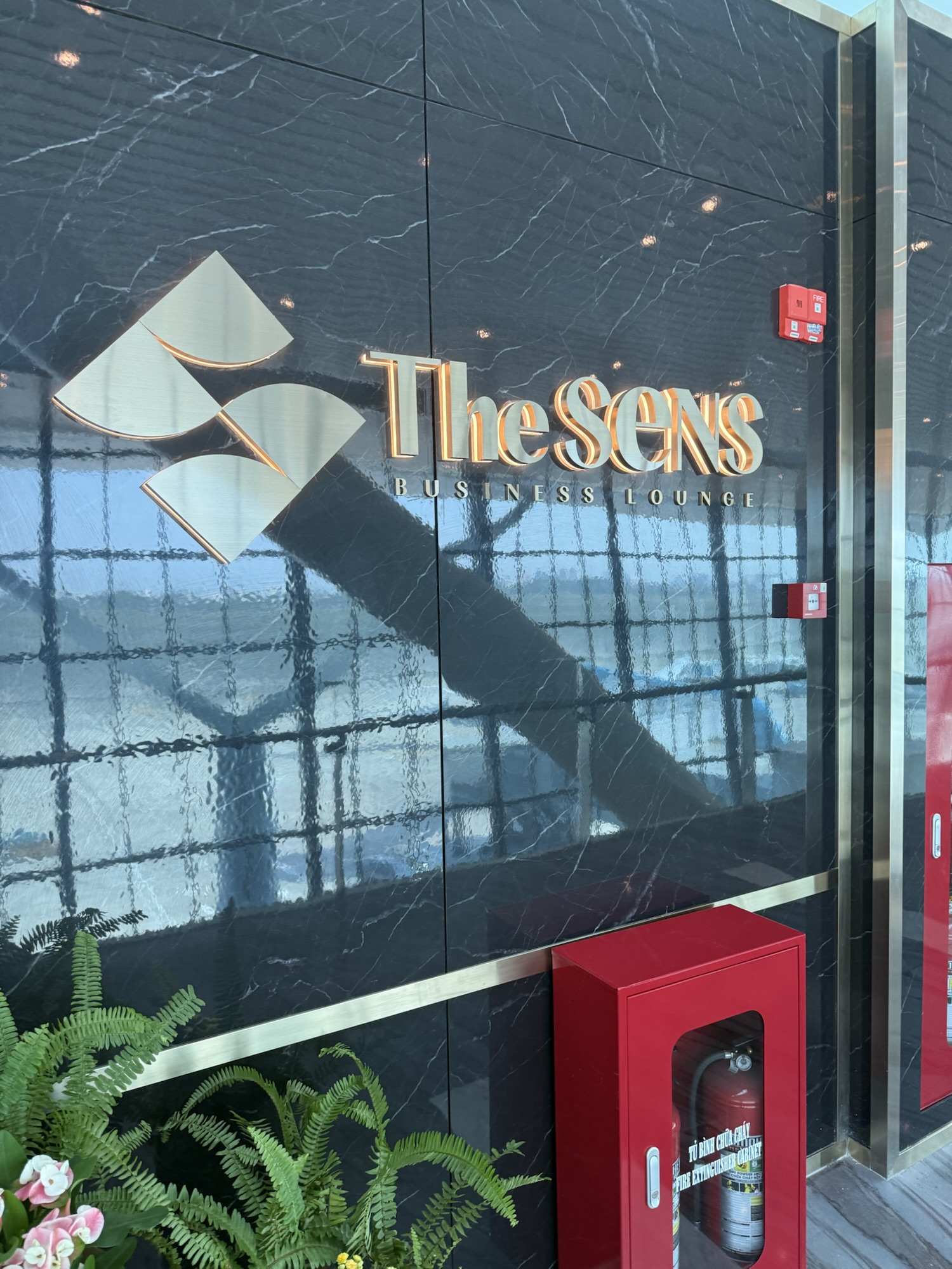 タンソンニャット国際空港T3のThe SENS Business Lounge入口