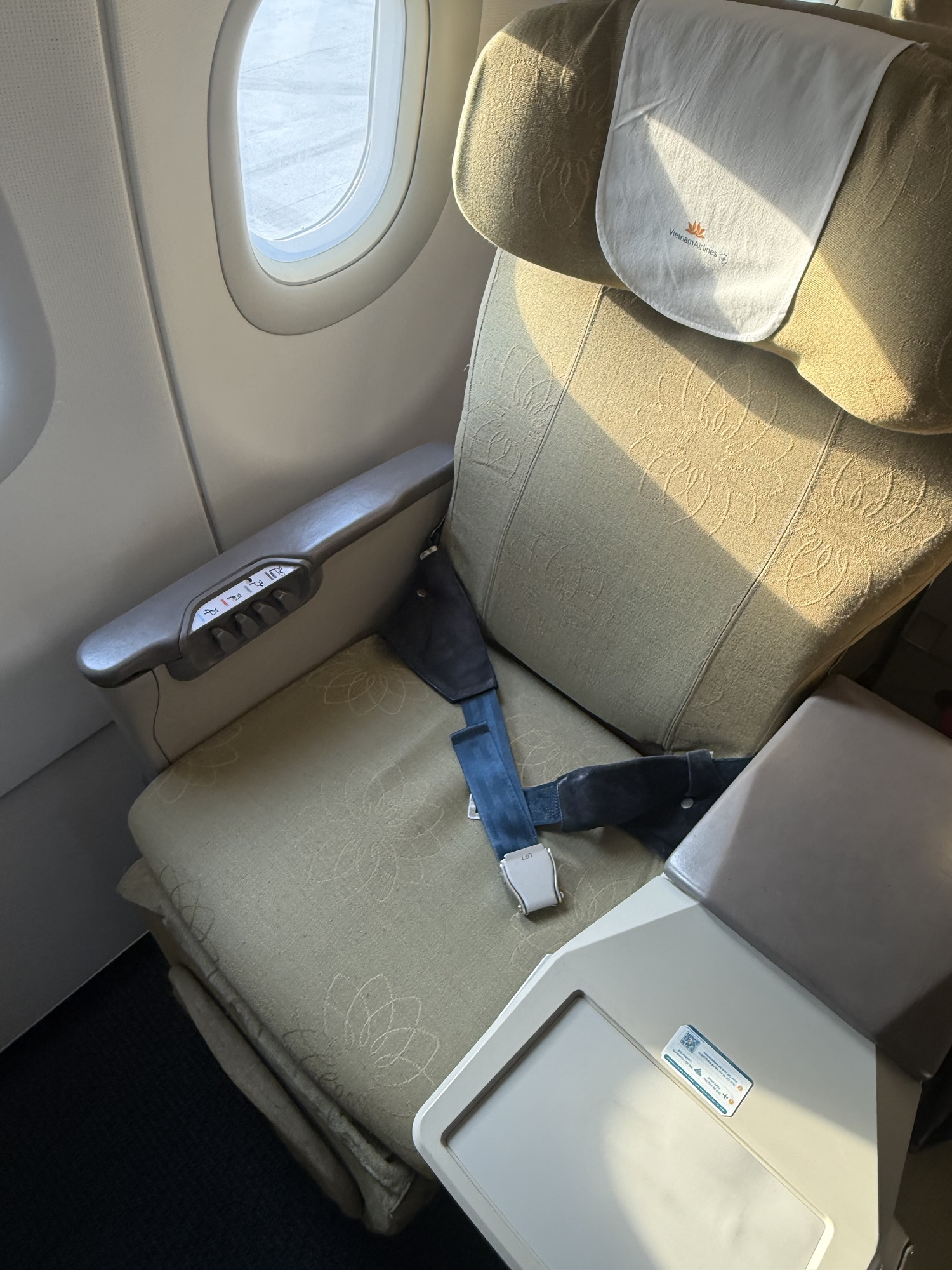 ベトナム航空A321ビジネスクラスの窓側席