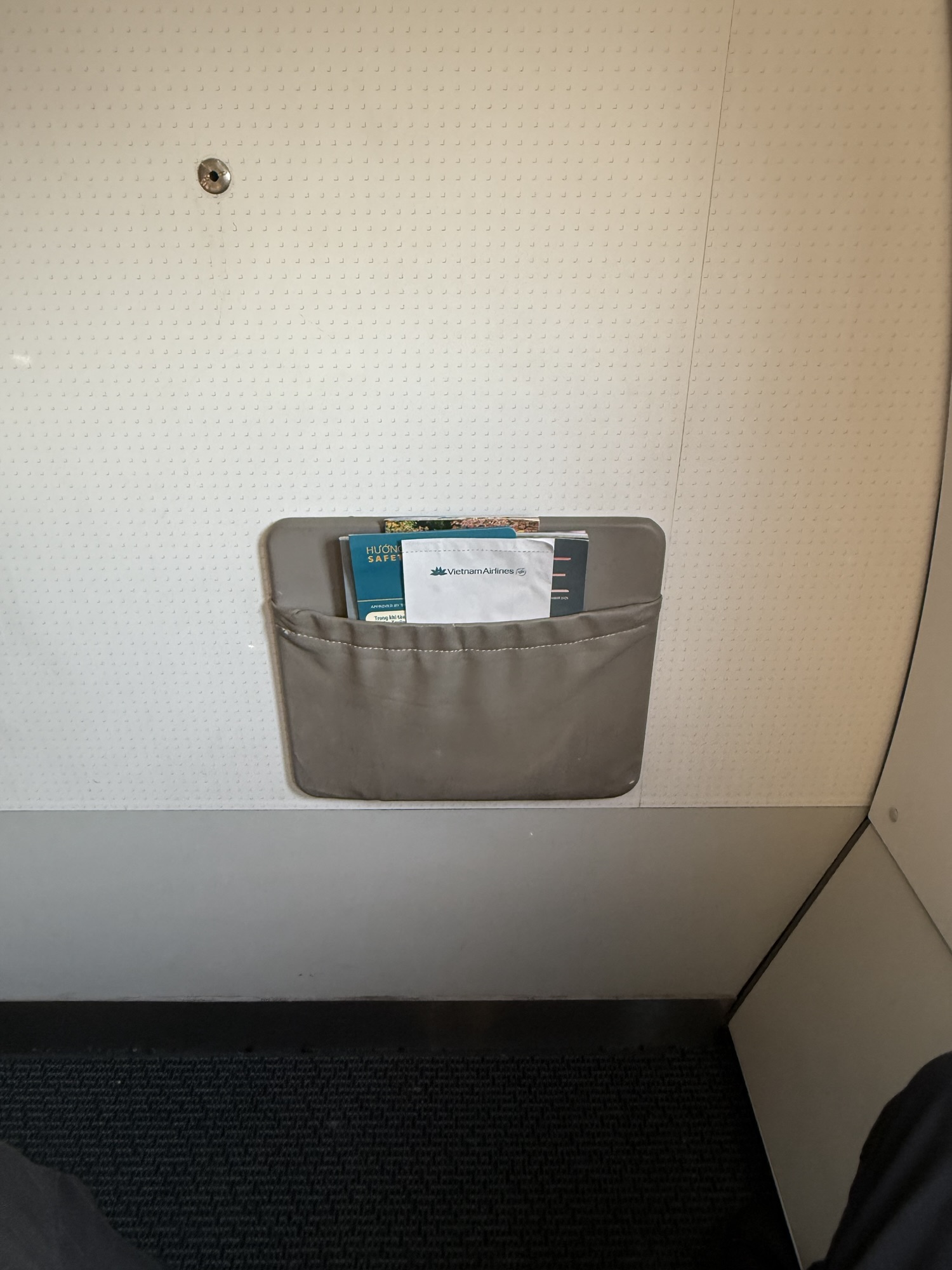 ベトナム航空A321最前列のシートポケット