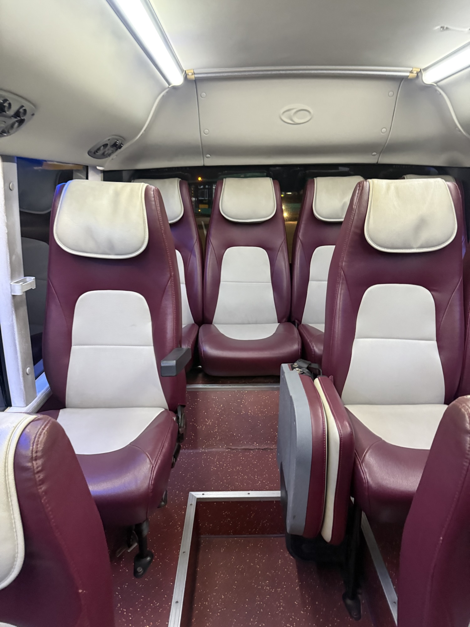 ダナン空港のビジネスクラス専用バス車内