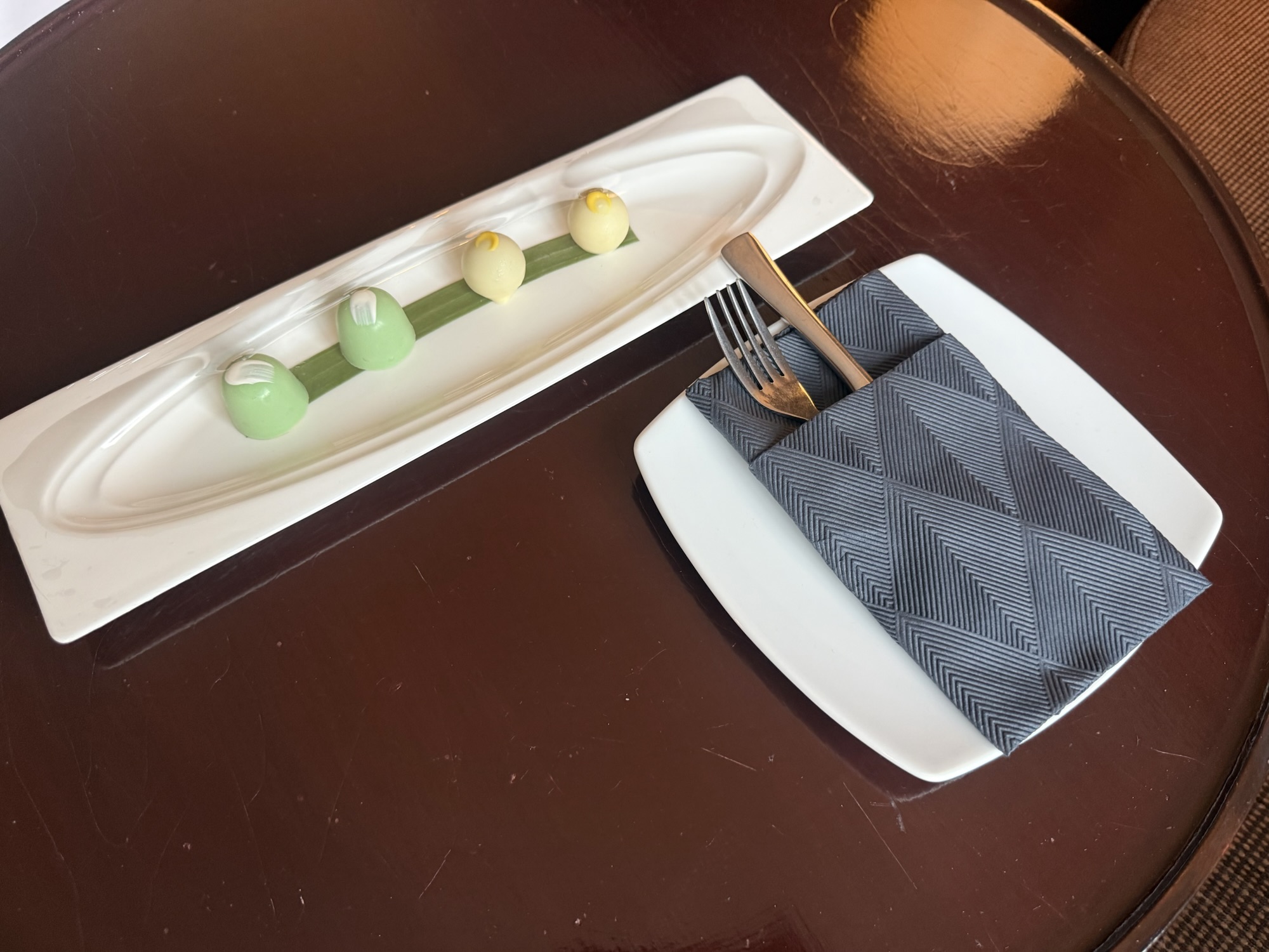客室に用意されたタイの伝統菓子風のウェルカムスイーツ