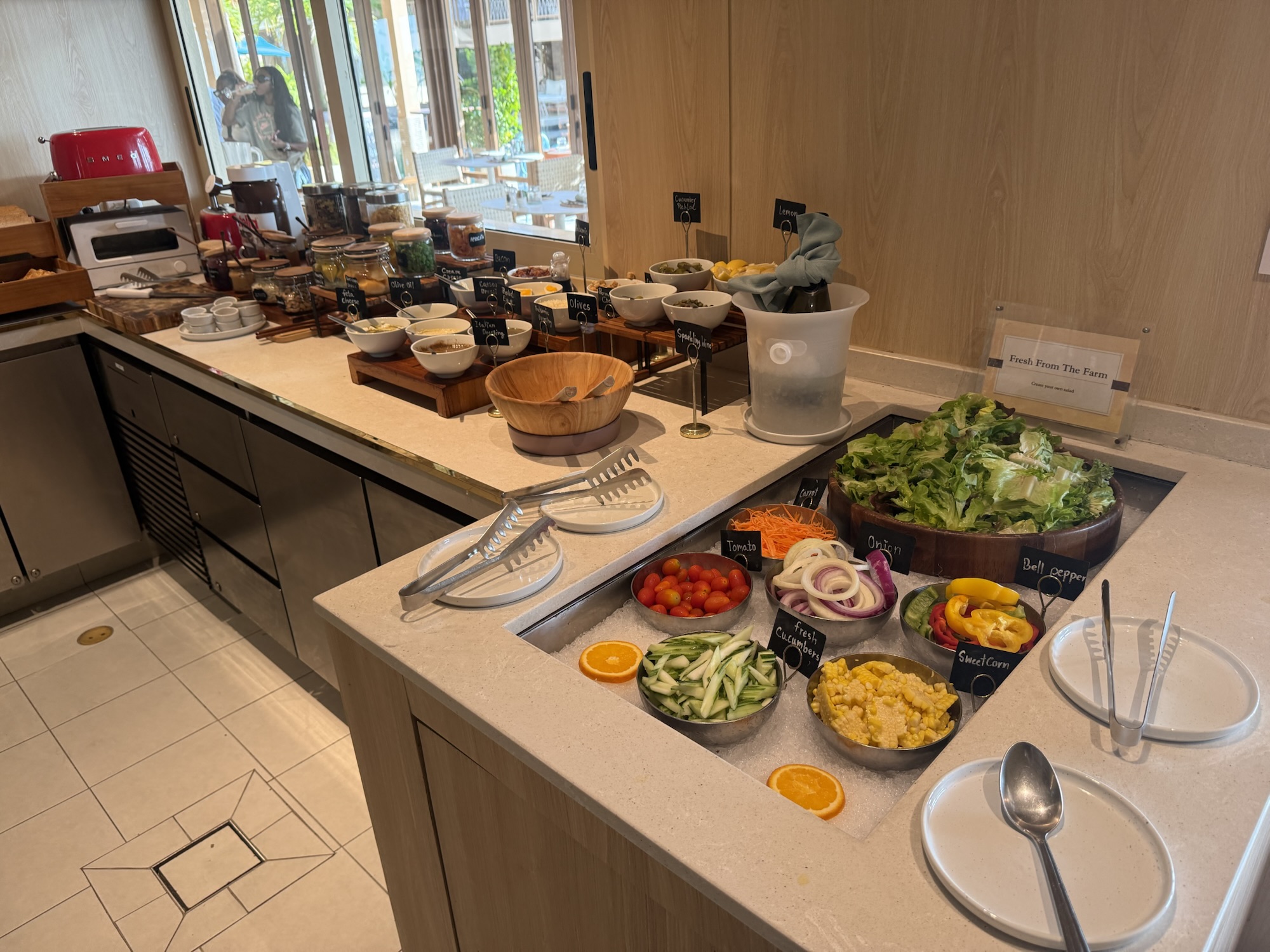 Cabanas Koh Samuiのサラダバーと朝食ビュッフェ