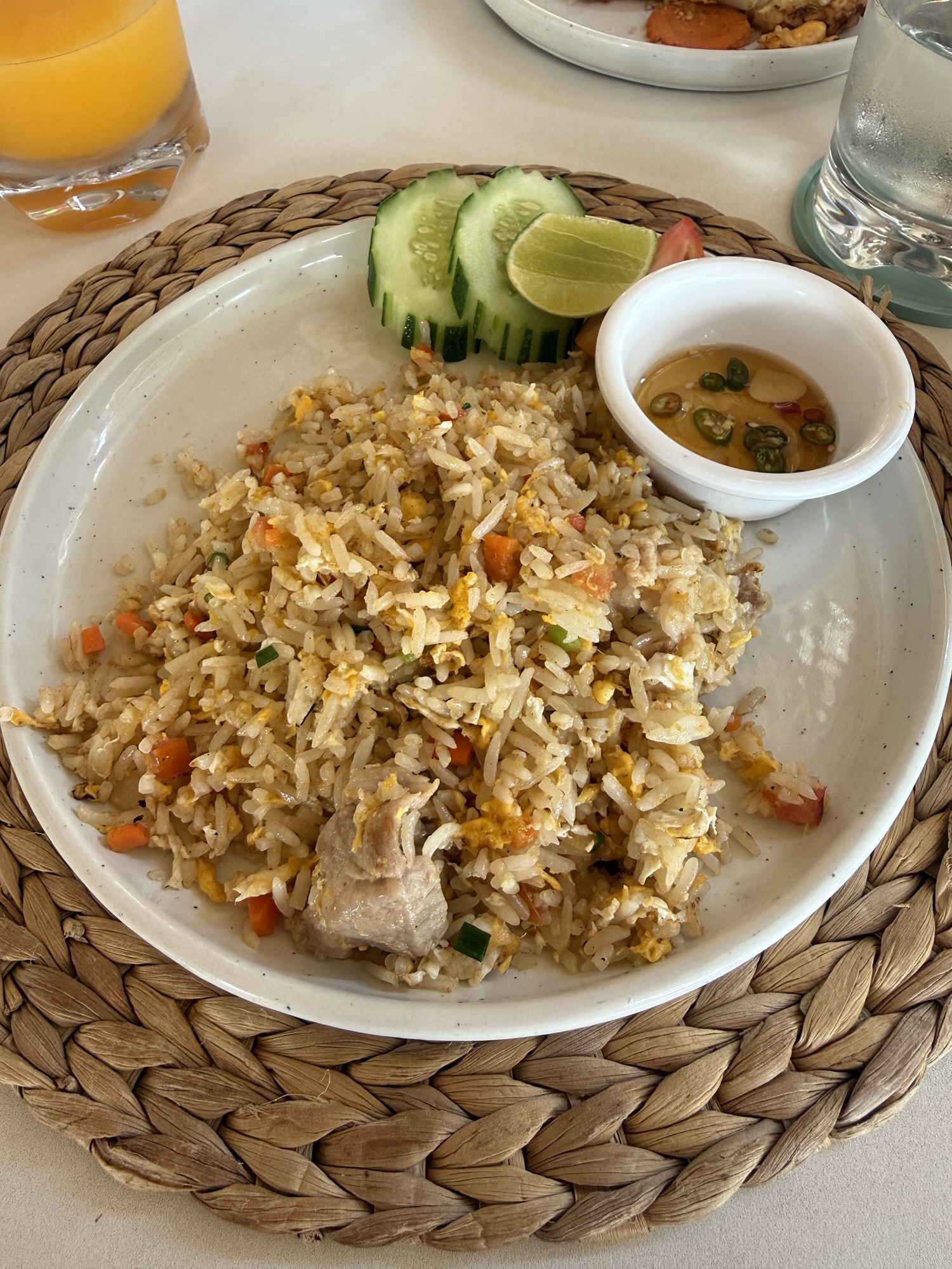 Cabanas Koh Samuiで注文したカオパットとチリソース
