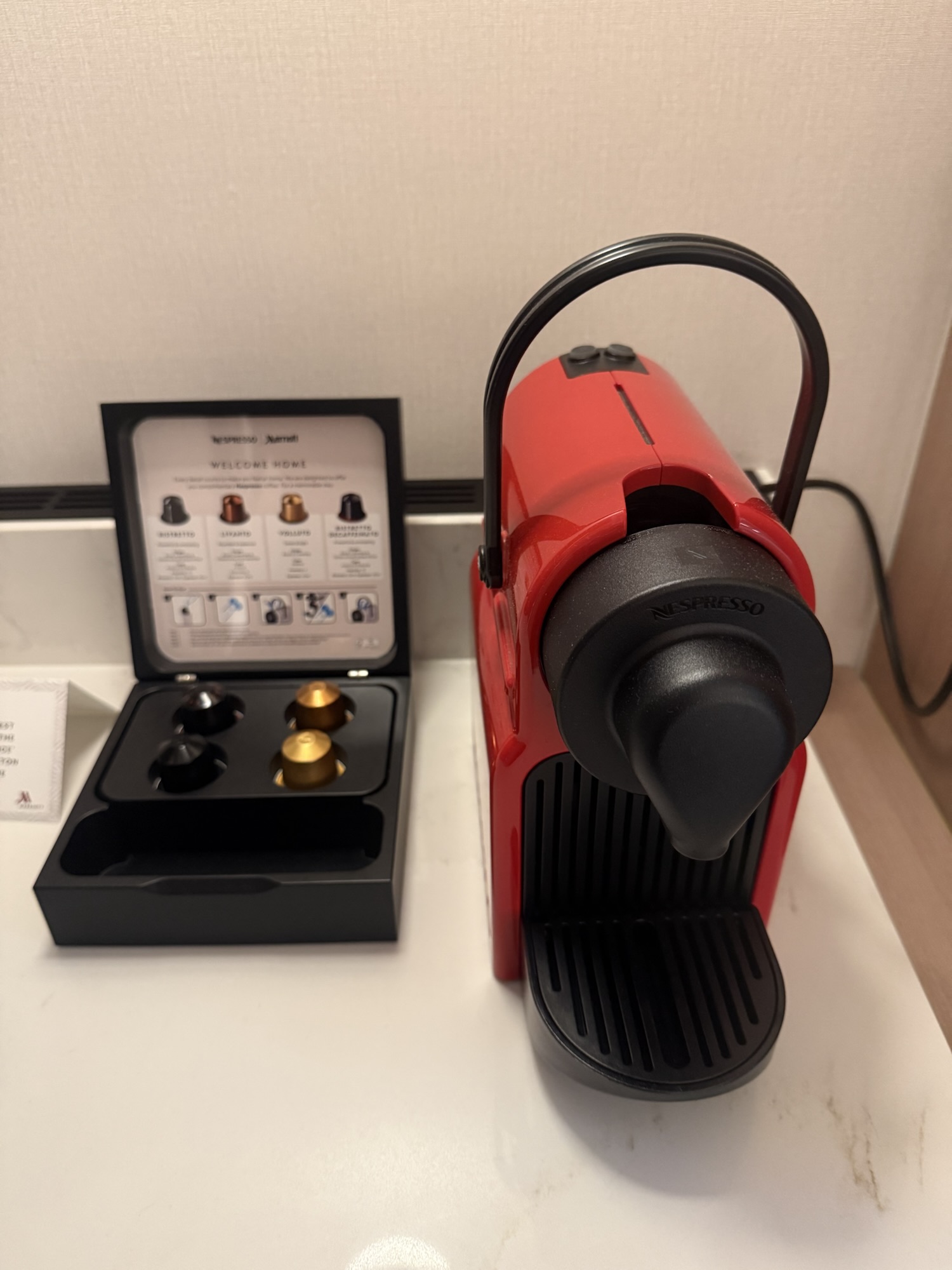 客室に設置されたNespressoマシン