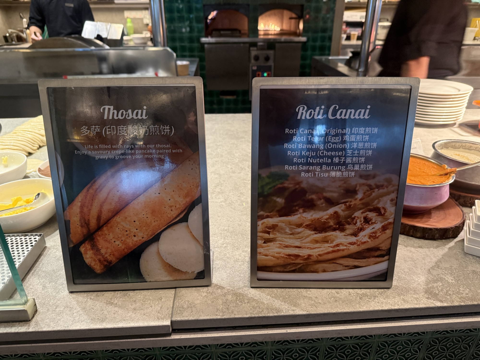 朝食で注文できるThosaiとRoti Canai